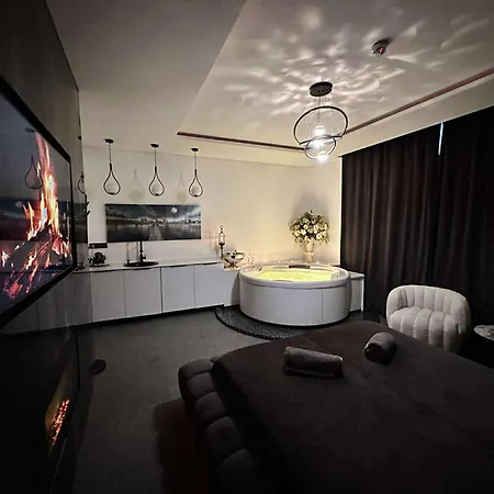 Host 5 With Jacuzzi Appartement Kaunas